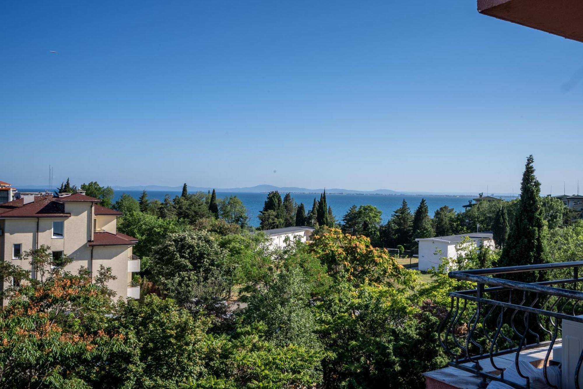 Ar Luxury Apartments Ravda Bagian luar foto
