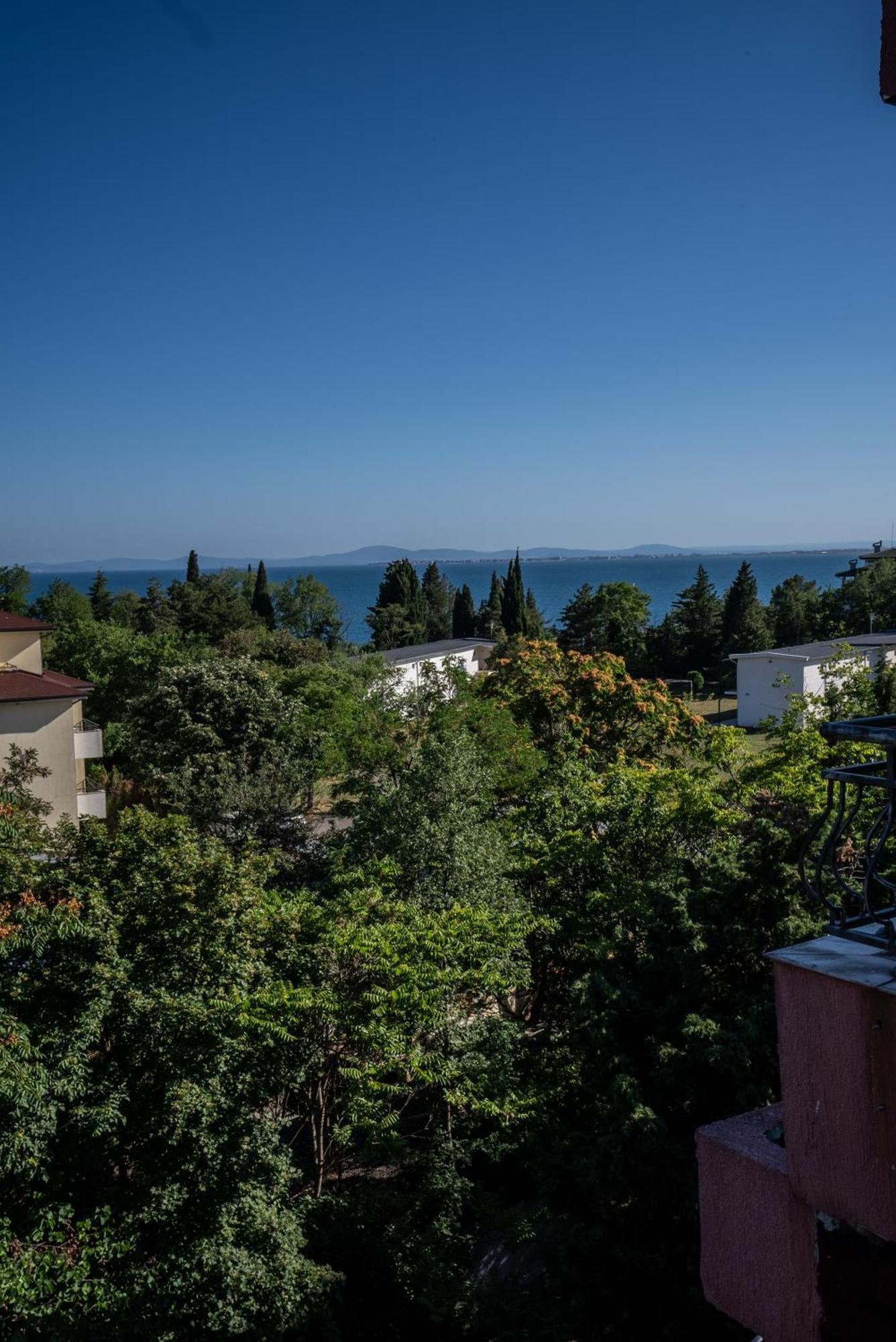 Ar Luxury Apartments Ravda Bagian luar foto